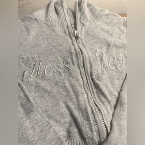 Hi, this grey sweater is medium size but it’s like small.